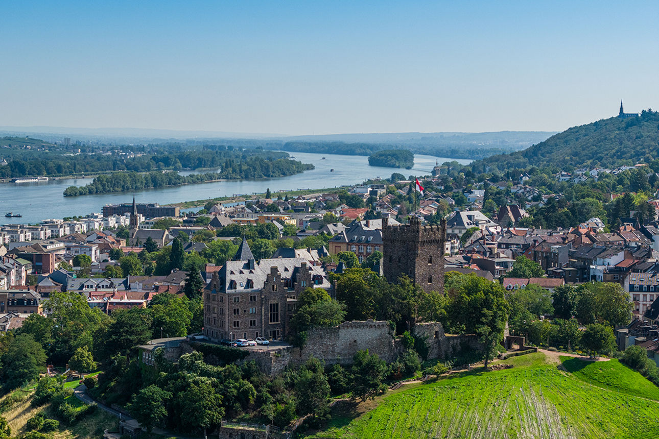 Blick auf die Burg Klopp und Bingen am Rhein