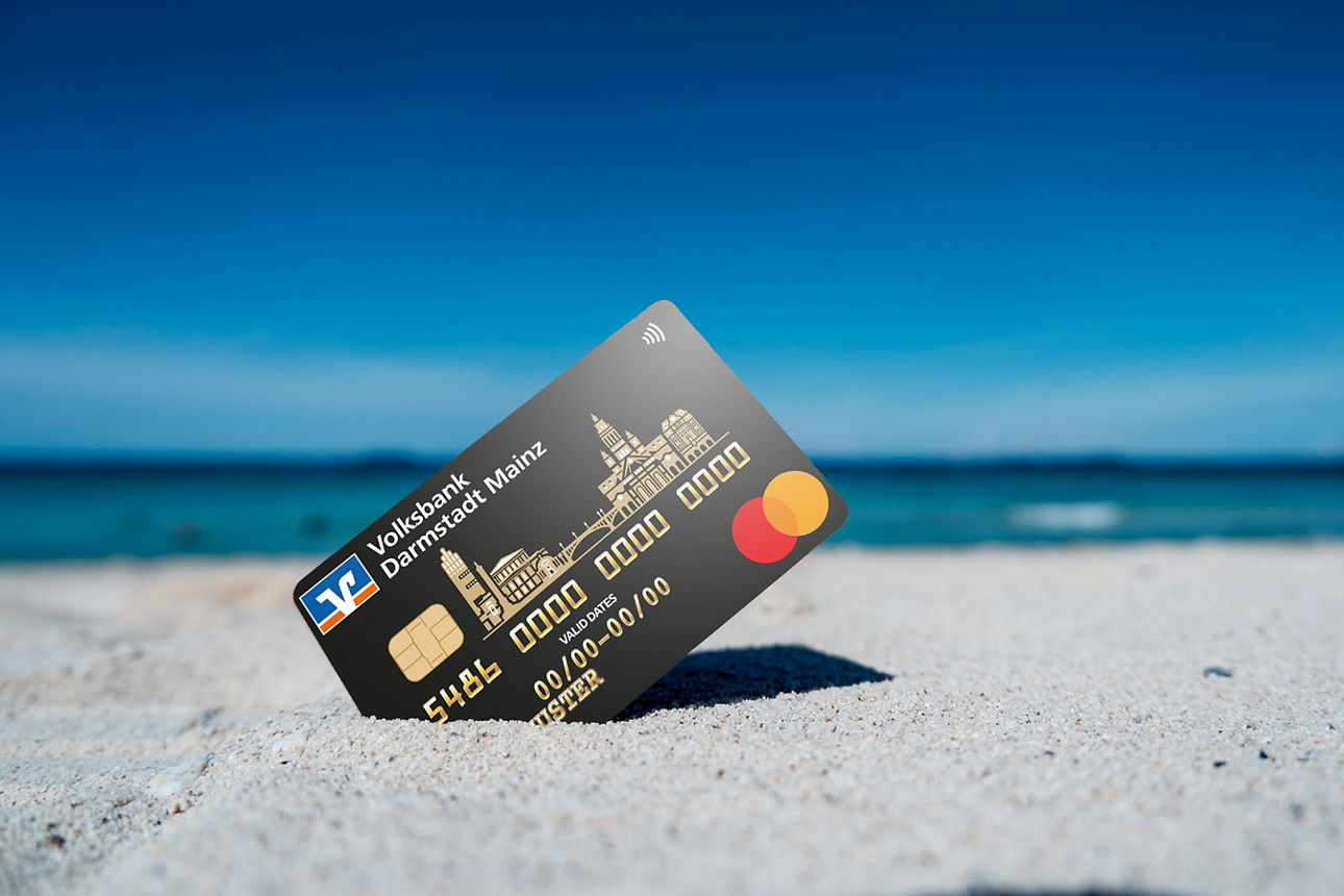 Abbildung unserer GoldCard im Sand